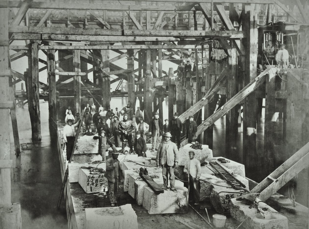 Blackfriars Bridge: robotnicy budowlani, 1869 autorstwa English Photographer