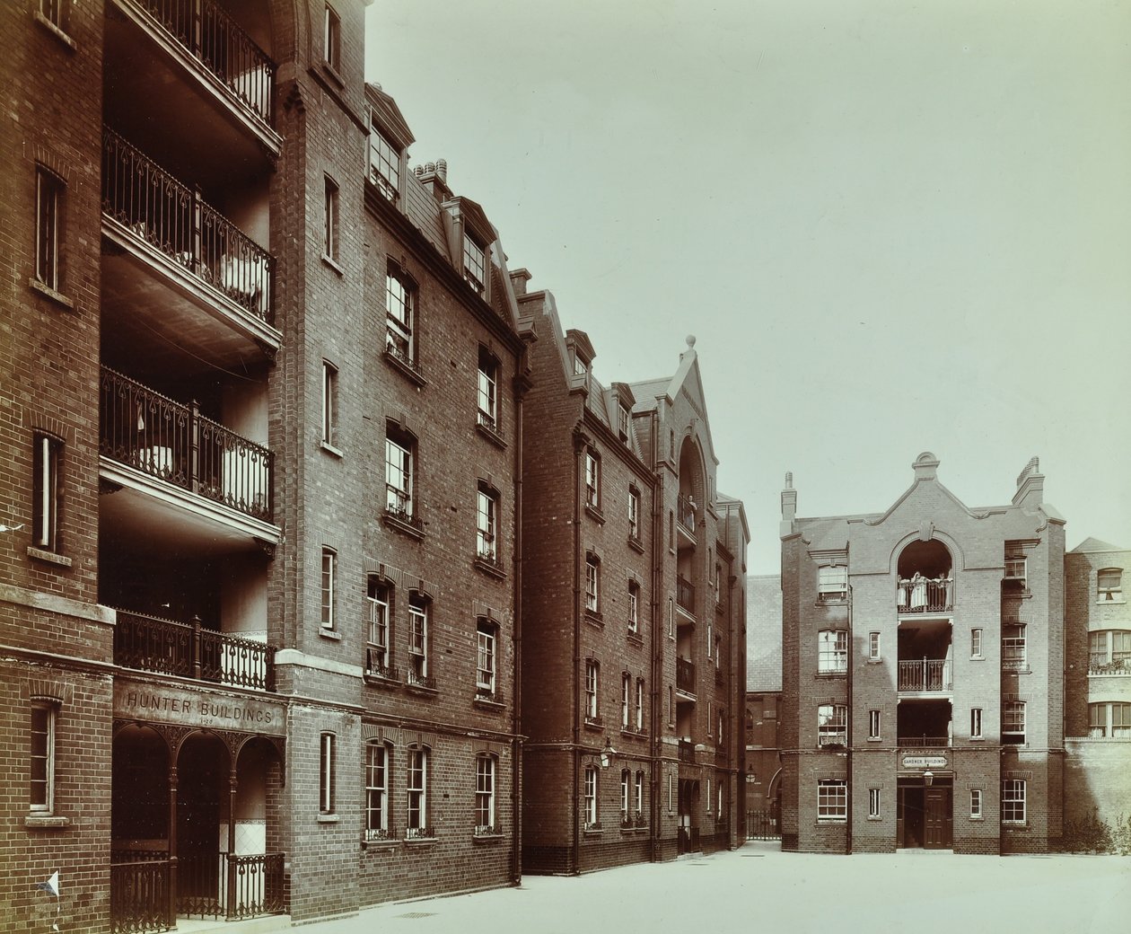 Borough Road Estate: kamienice mieszkalne, Londyn autorstwa English Photographer