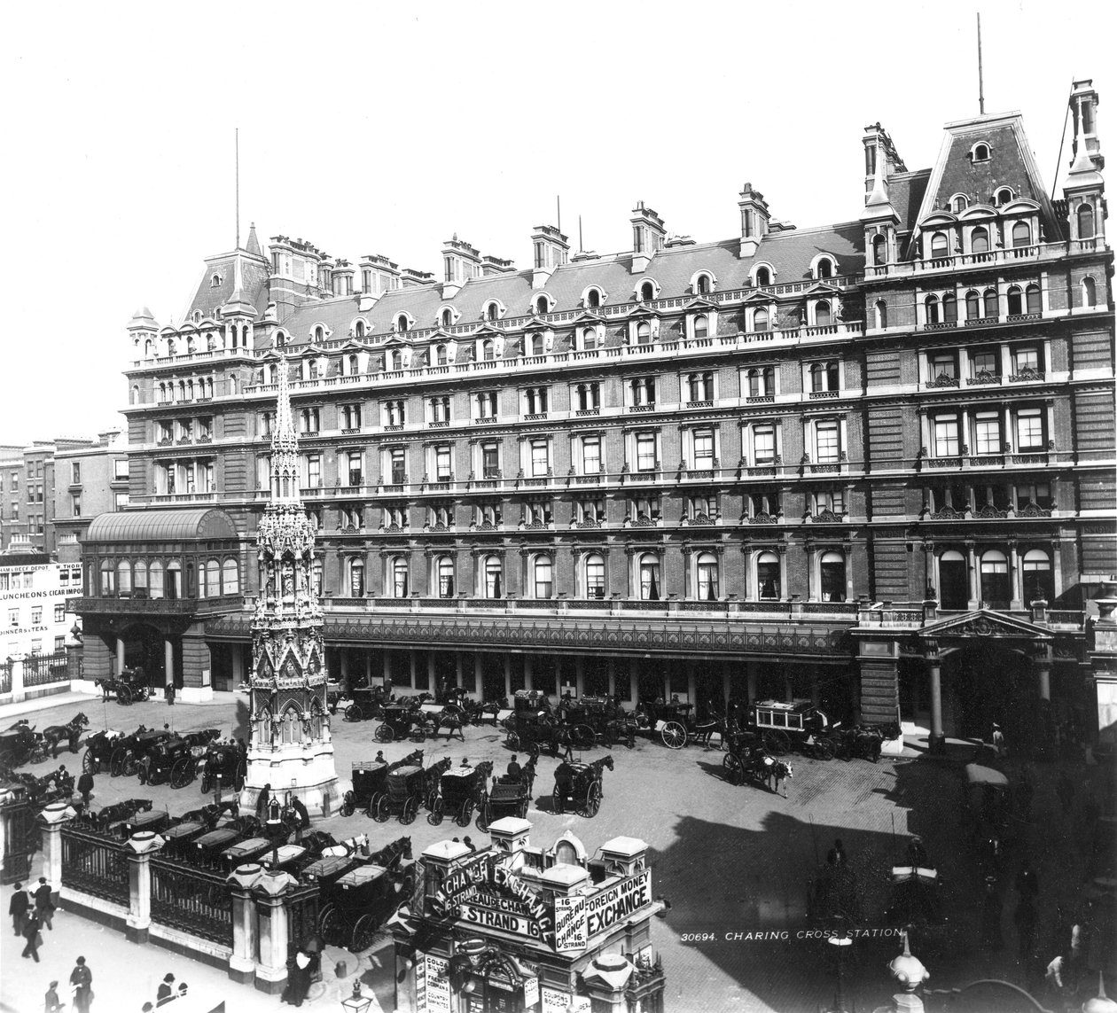 Charing Cross Station Hotel, ok. 1890 (zdjęcie) autorstwa English Photographer