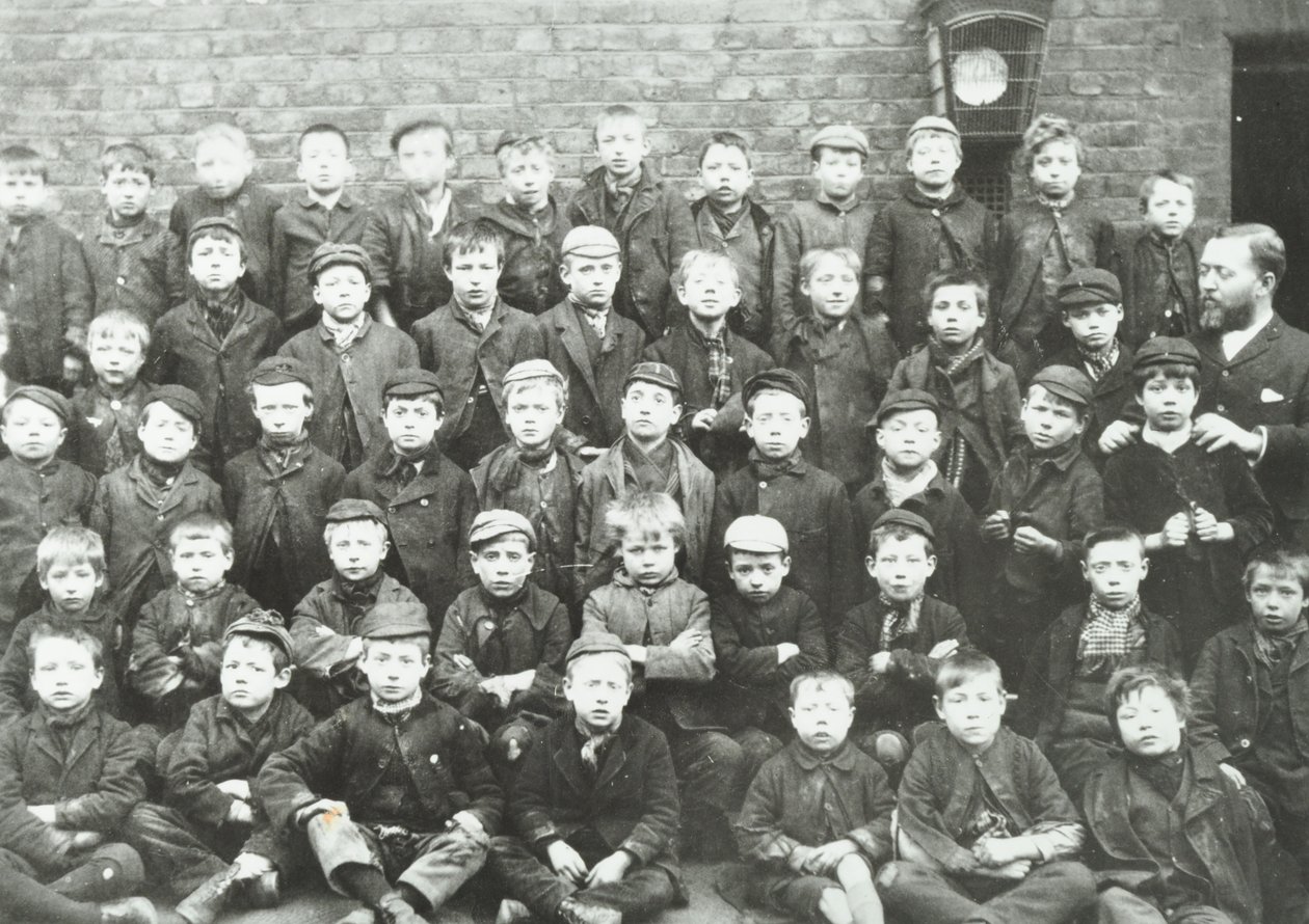 Chaucer Street School: grupa chłopców, 1895 autorstwa English Photographer