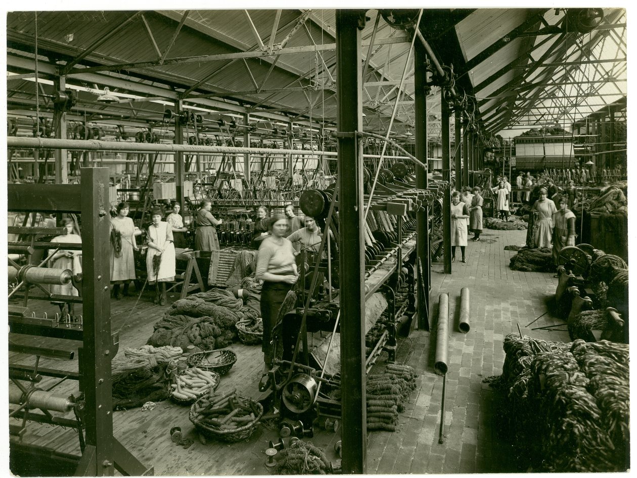 Uzwojenie szenilowe, fabryka dywanów, 1923 autorstwa English Photographer