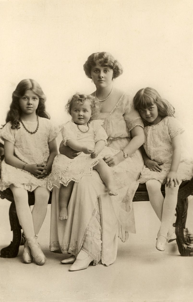 Daphne du Maurier jako niemowlę (zdjęcie czarno-białe) autorstwa English Photographer