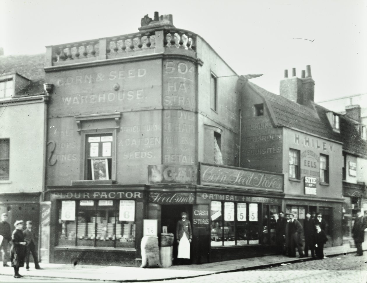 Deptford Broadway: scena uliczna z witrynami sklepowymi, Londyn, 1897 autorstwa English Photographer