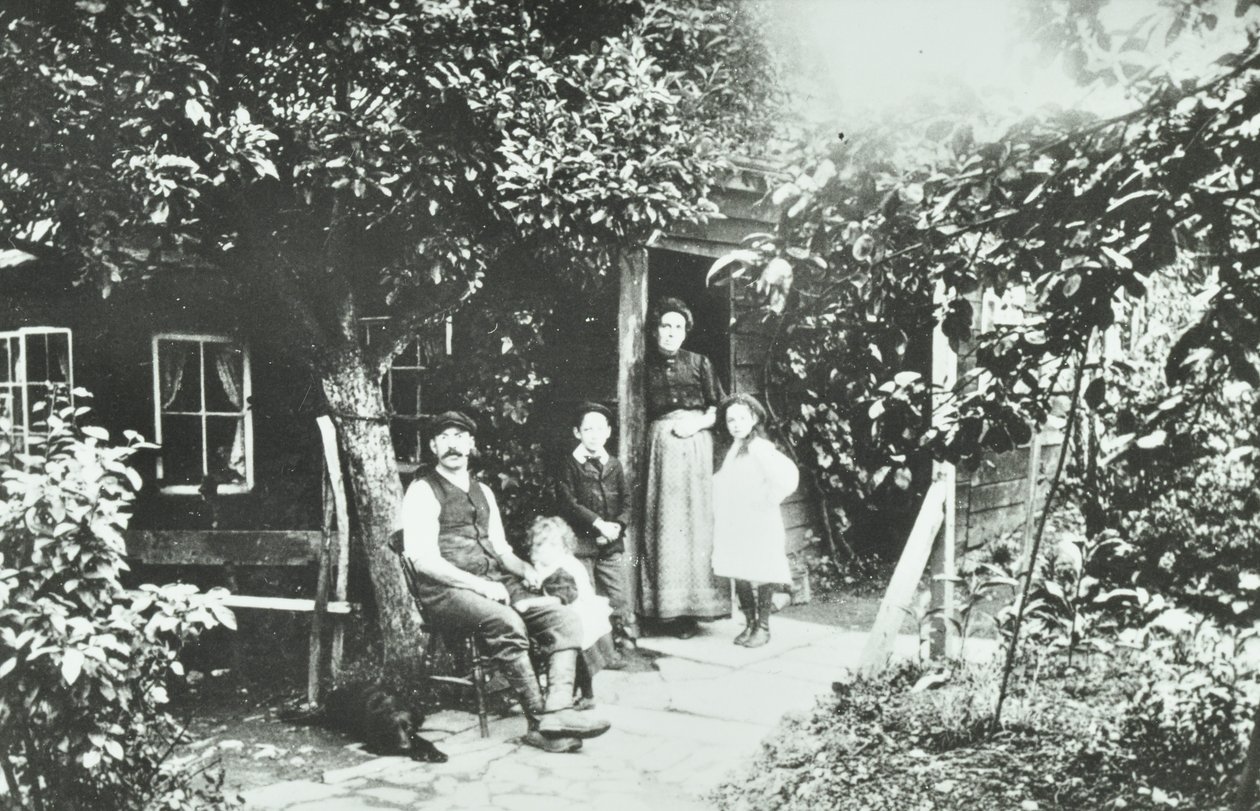 Elder Road: Rose Cottage, 1890 autorstwa English Photographer