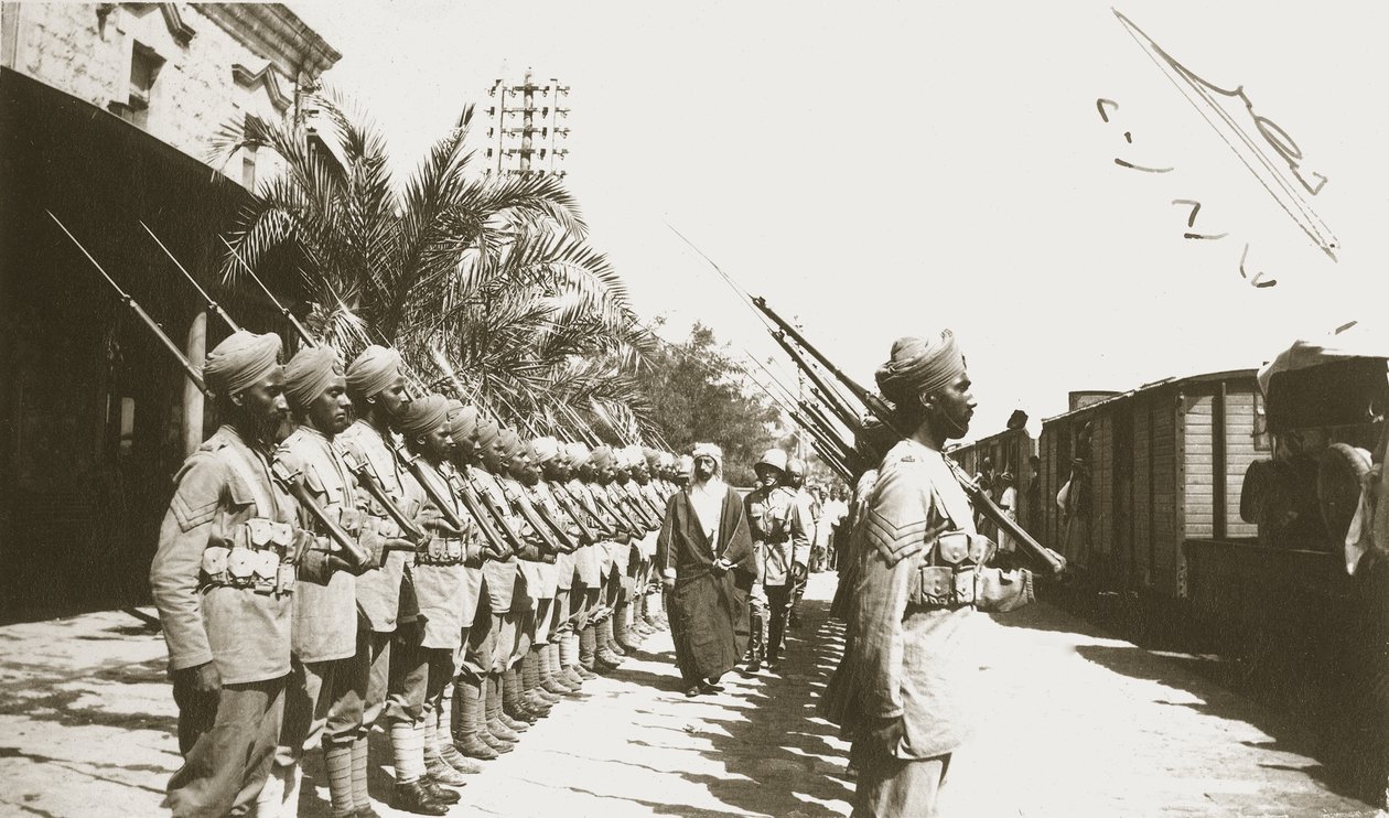 Emir Faisal na stacji Lydda, Palestyna, z Sir Herbertem Samuelem, 1920 autorstwa English Photographer