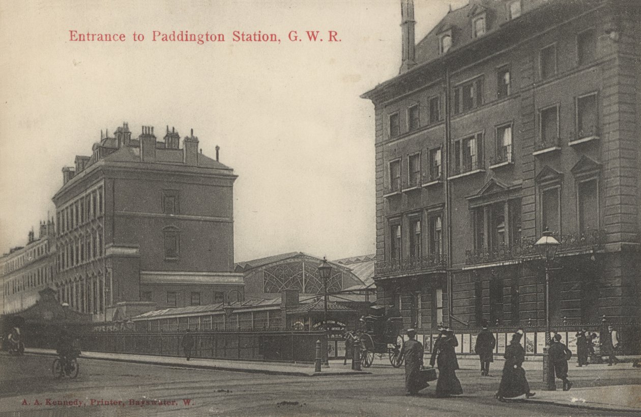 Wejście na stację Paddington, Londyn (zdjęcie czarno-białe) autorstwa English Photographer
