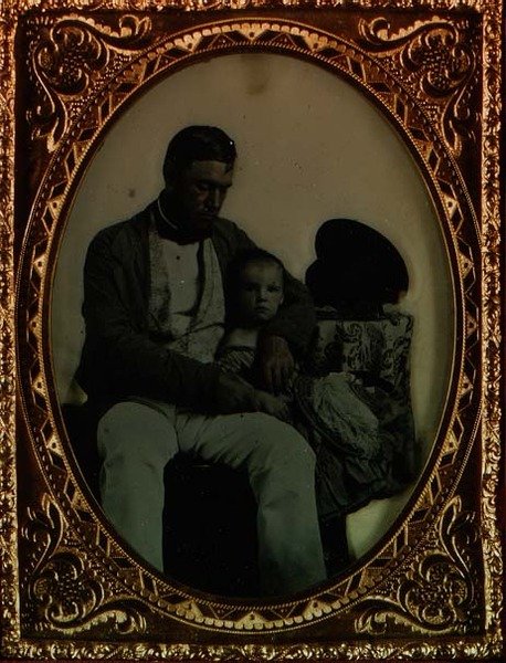 Ojciec z dzieckiem, ok. 1850 r. (ambrotypia_) autorstwa English Photographer