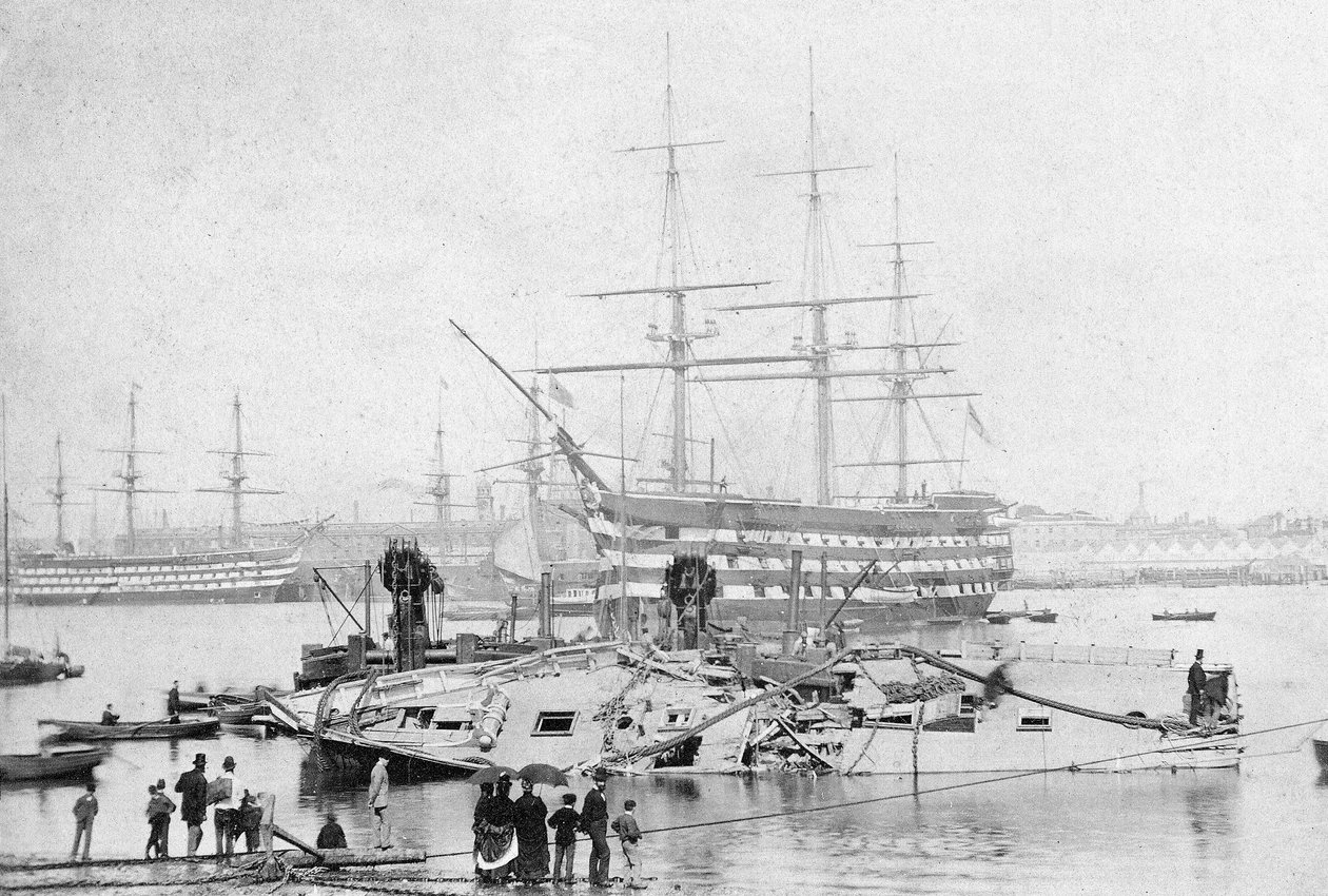 HMS Victory w porcie Portsmouth, c.1870 (zdjęcie czarno-białe) autorstwa English Photographer