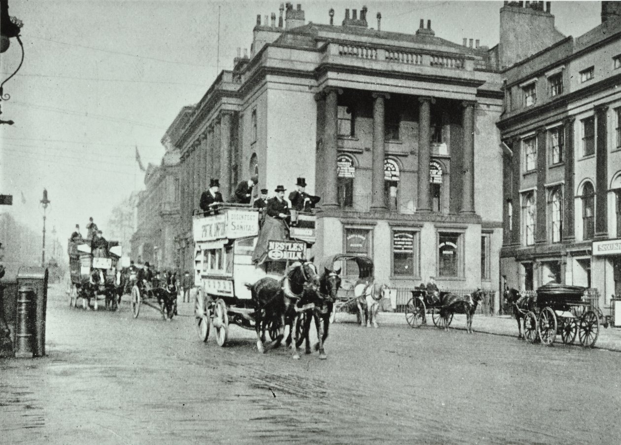 Autobusy konne na Waterloo Place, 1895 autorstwa English Photographer