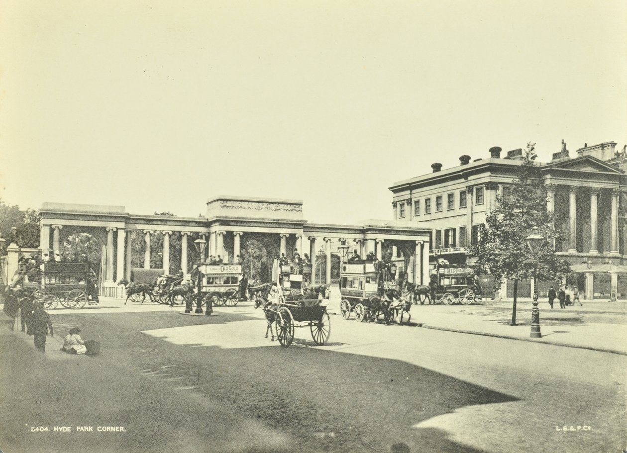 Hyde Park Corner, Westminster LB: patrząc na północ, 1896 autorstwa English Photographer