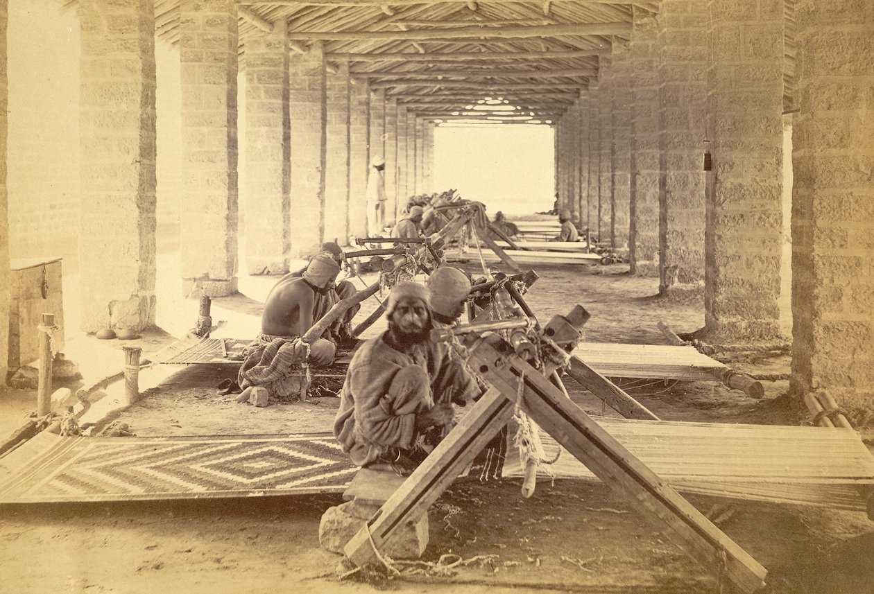 Tkacze więzienni w Karaczi. 1873 (odbitka fotograficzna) autorstwa English Photographer