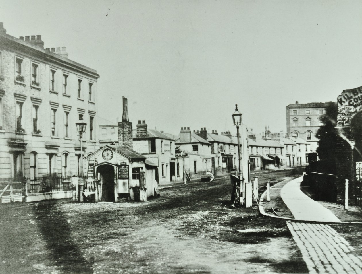 Kilburn Toll Gate na południowym krańcu Kilburn High Road przy skrzyżowaniu Kilburn Priory, Camden Libraries, 1875 autorstwa English Photographer