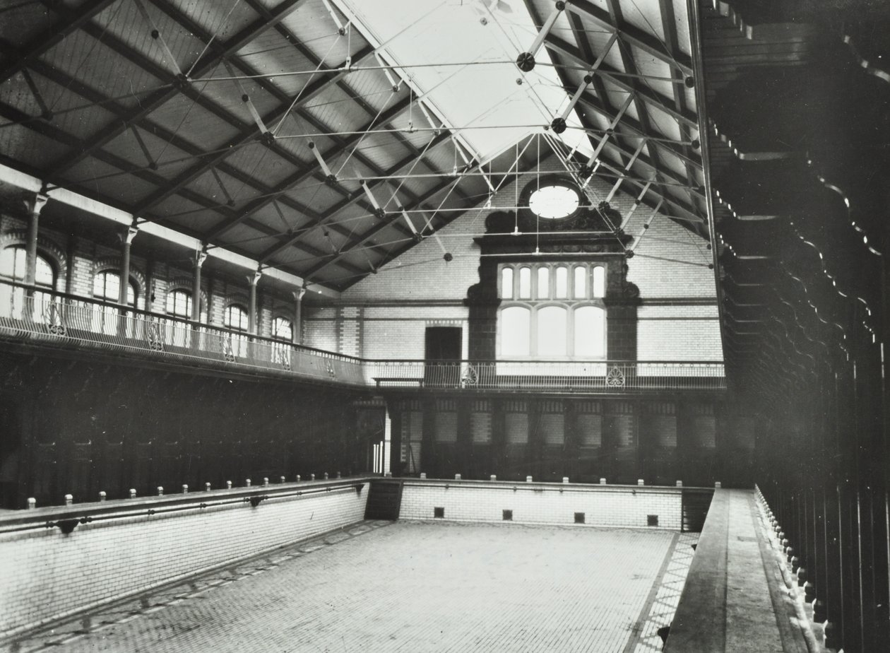 Laurie Grove Bath: pierwsza publiczna łaźnia w Deptford, łaźnia pierwszej klasy, 1898 autorstwa English Photographer