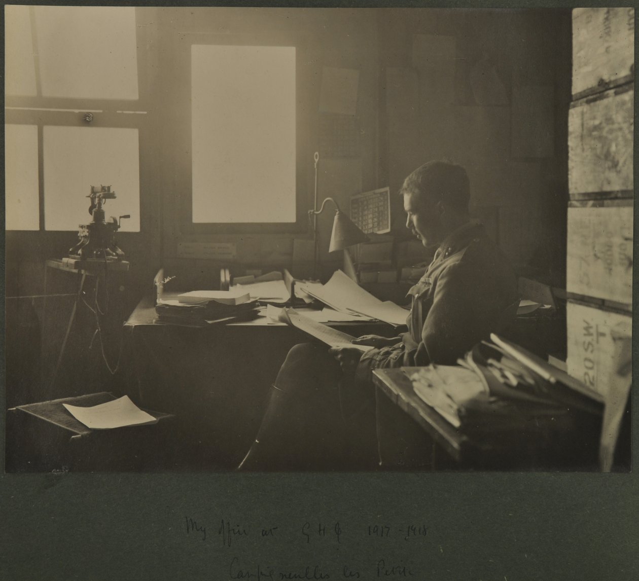 Moje biuro w GHQ, 1917-18 autorstwa English Photographer