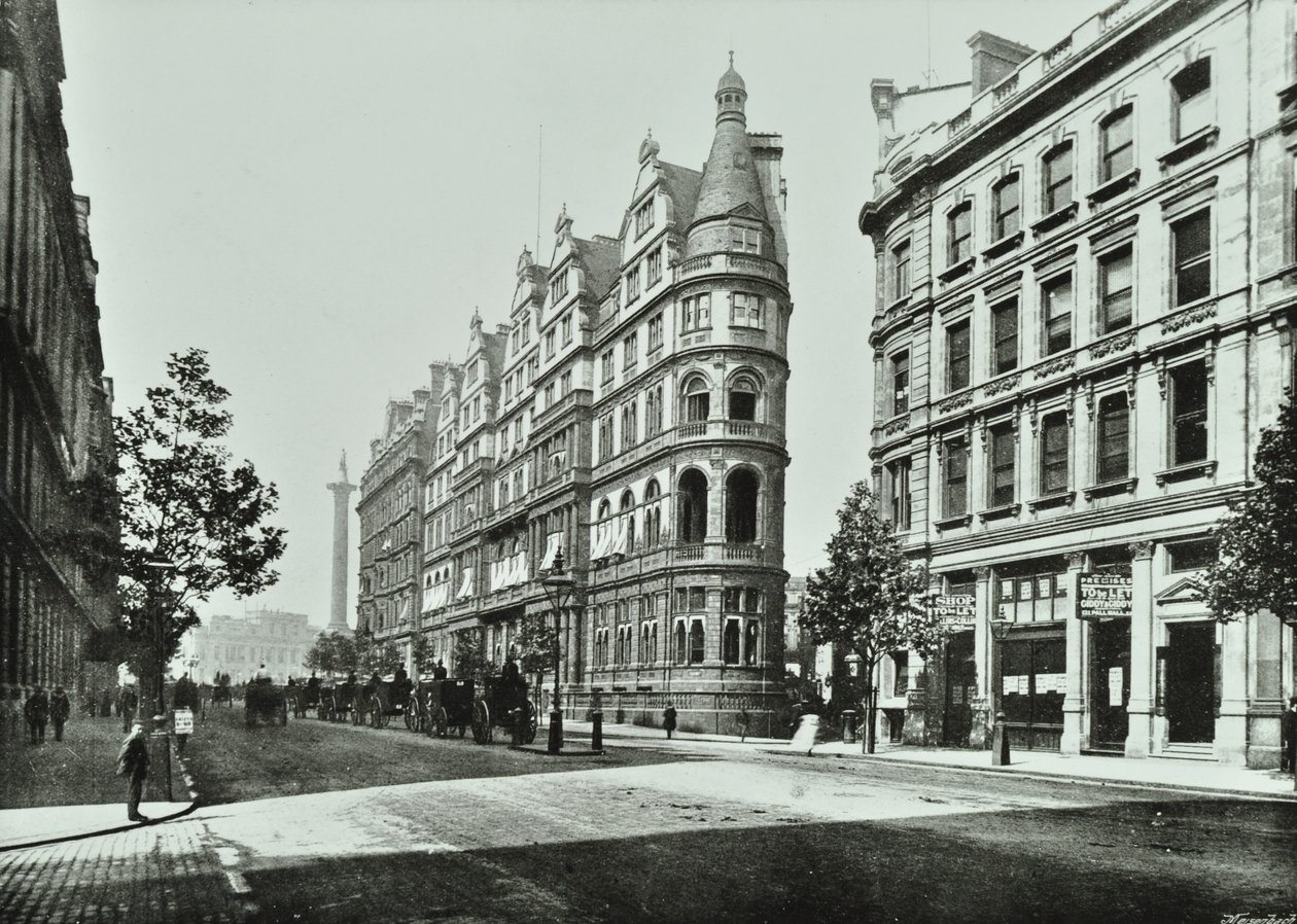 Northumberland Avenue, 1895 autorstwa English Photographer