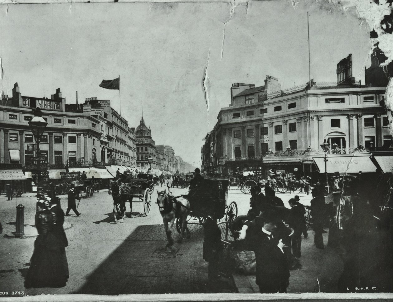 Oxford Circus, Westminster LB: patrząc na wschód, 1895 autorstwa English Photographer
