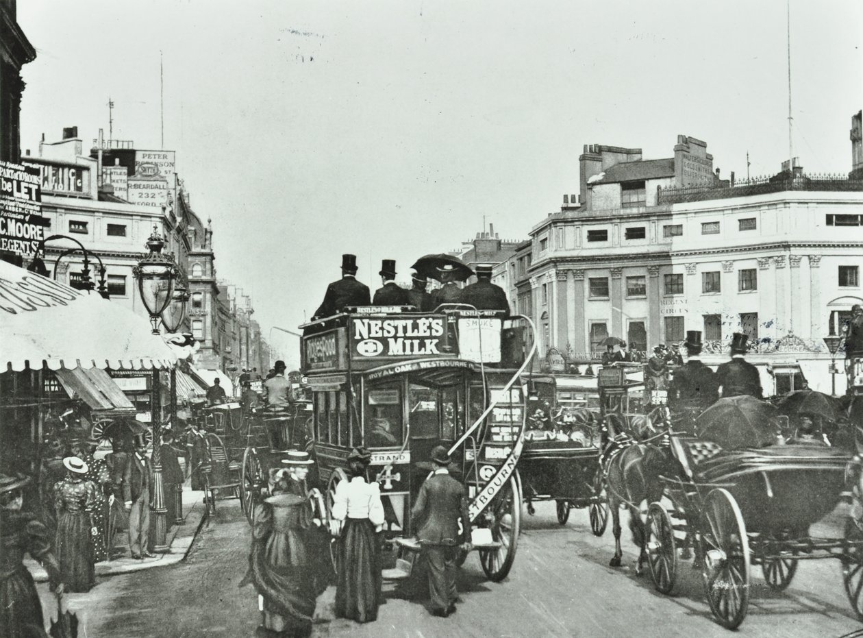 Oxford Circus, Westminster LB: patrząc na wschód, 1895 autorstwa English Photographer