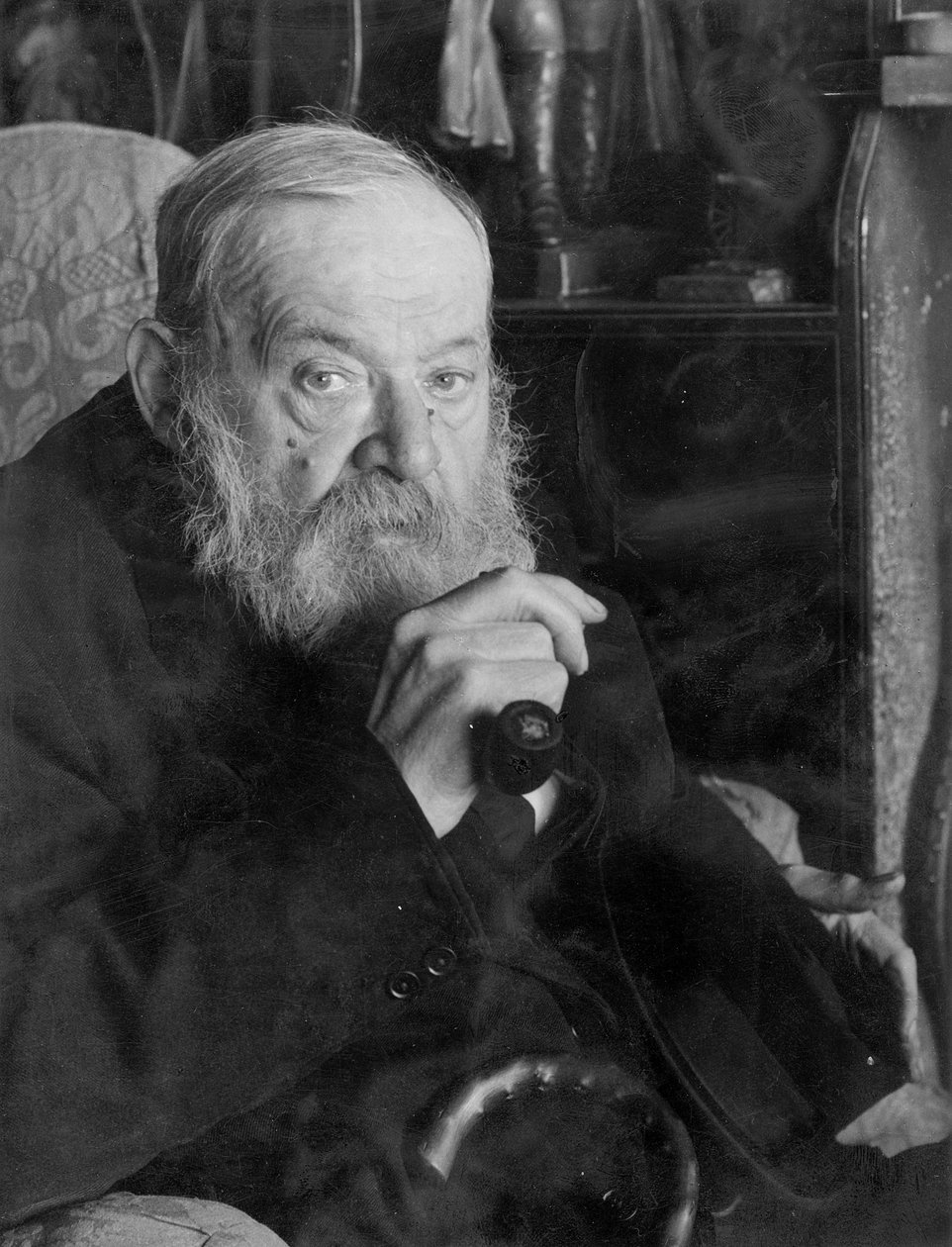 Portret Hilaire Belloca, w jego domu, Kings Land, Shipley, West Sussex autorstwa English Photographer