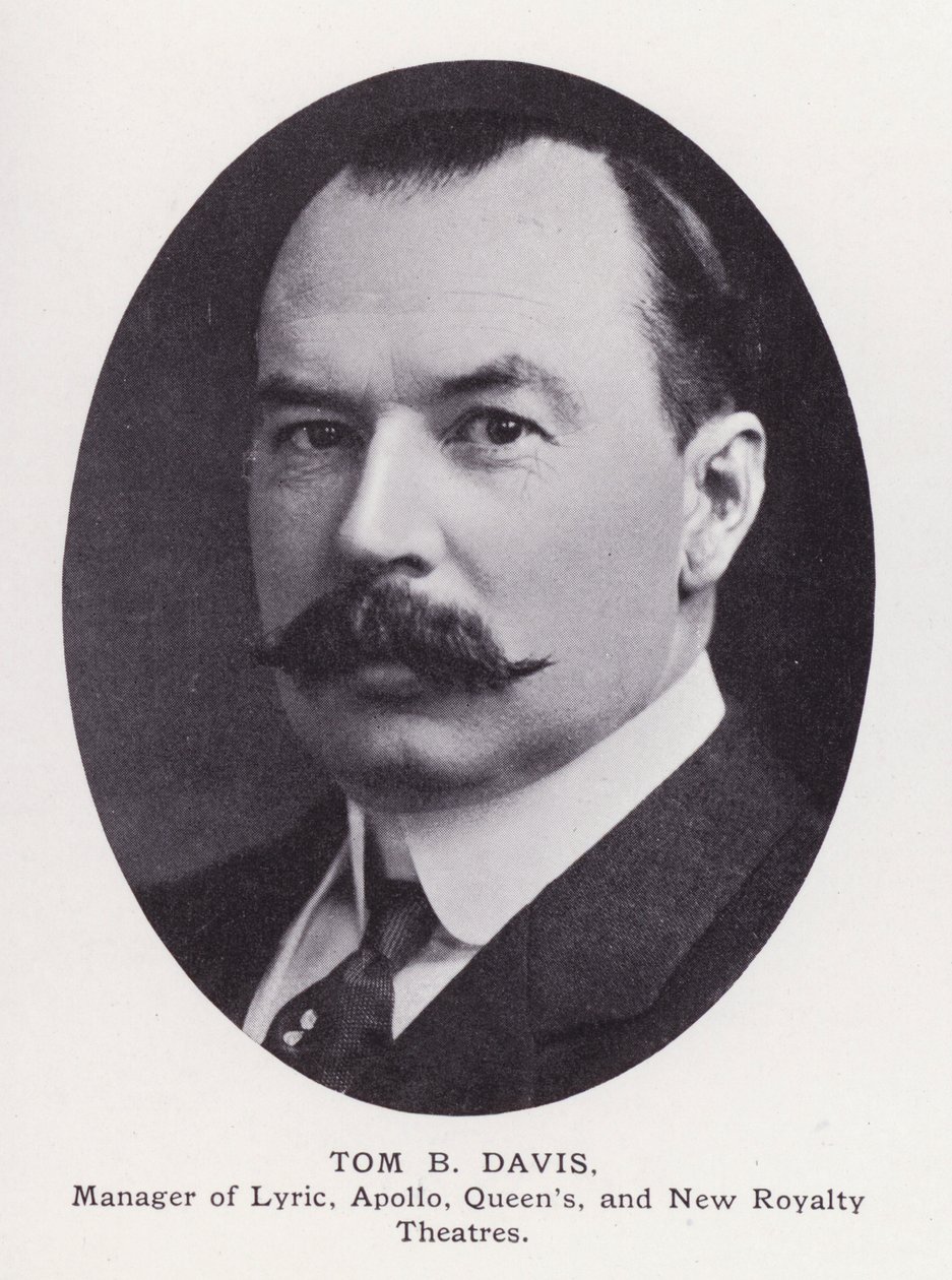 Prominent Men of London: Tom B Davis (b/w zdjęcie) autorstwa English Photographer