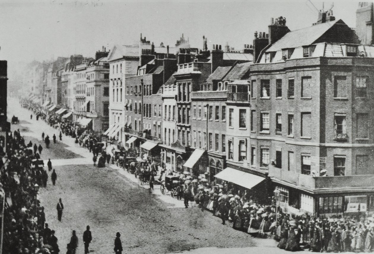 Saint Jamess Street, Westminster LB: patrząc na północ od Pall Mall, 1889 autorstwa English Photographer
