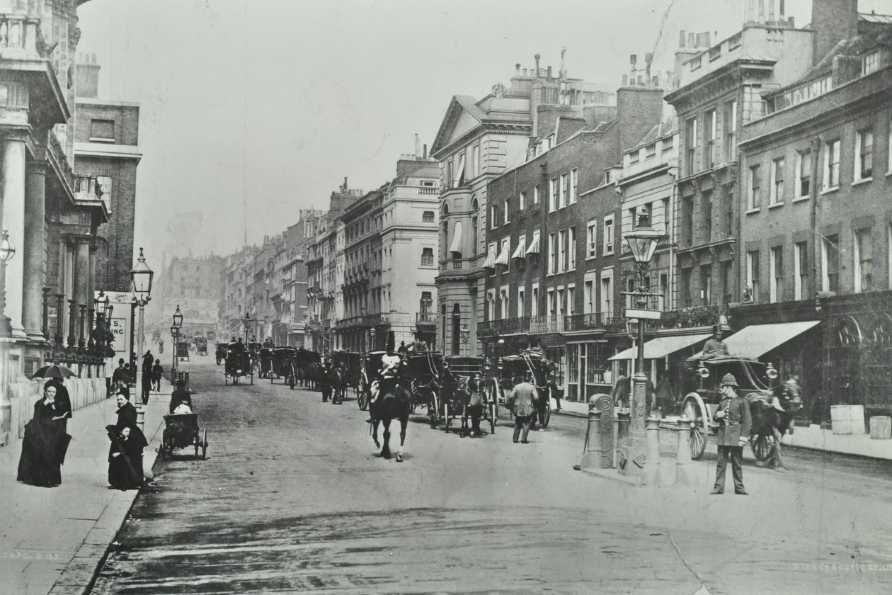Saint Jamess Street, Westminster LB: patrząc na północ od Pall Mall, 1895 autorstwa English Photographer