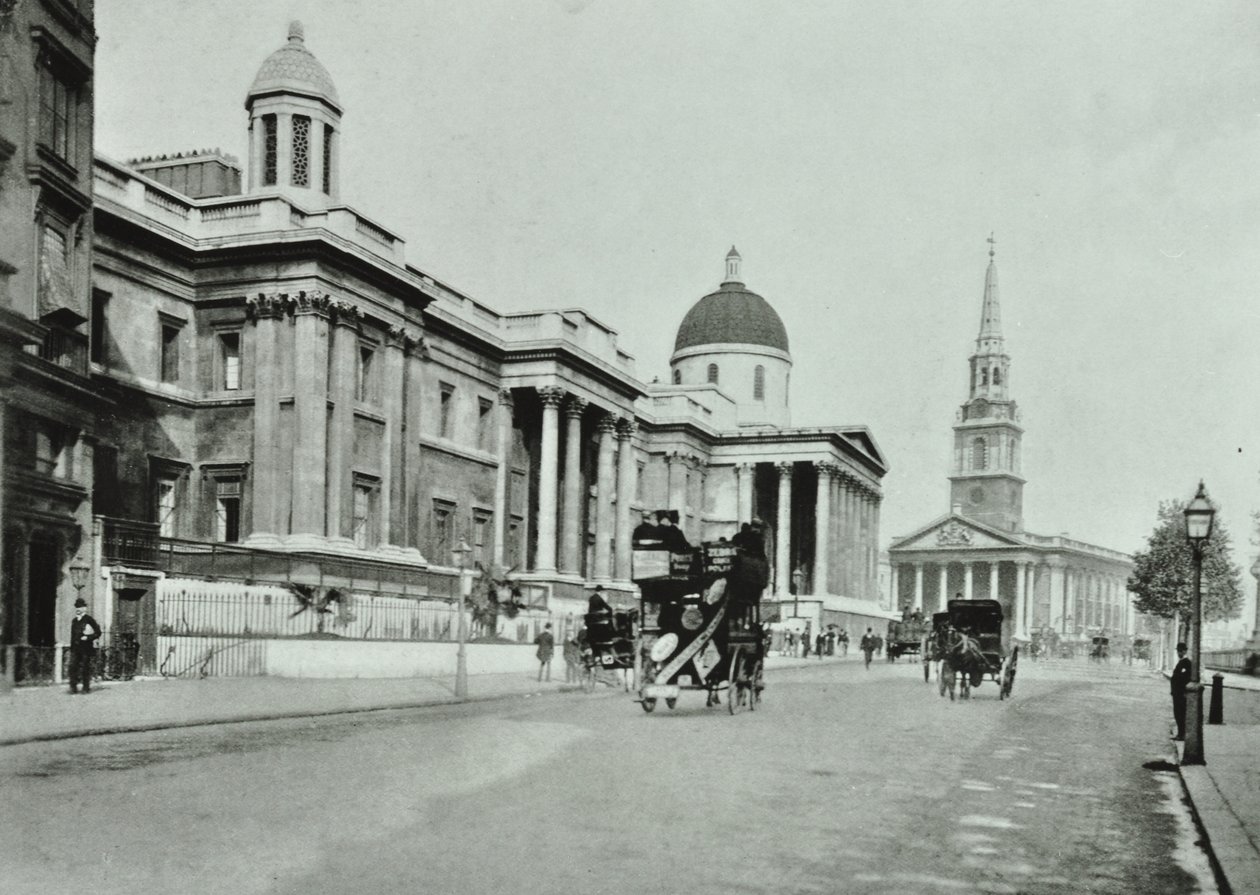 Saint Martin in the Fields i The National Gallery, Trafalgar Square, Westminster LB: strona północna patrząca na wschód, 1896 autorstwa English Photographer