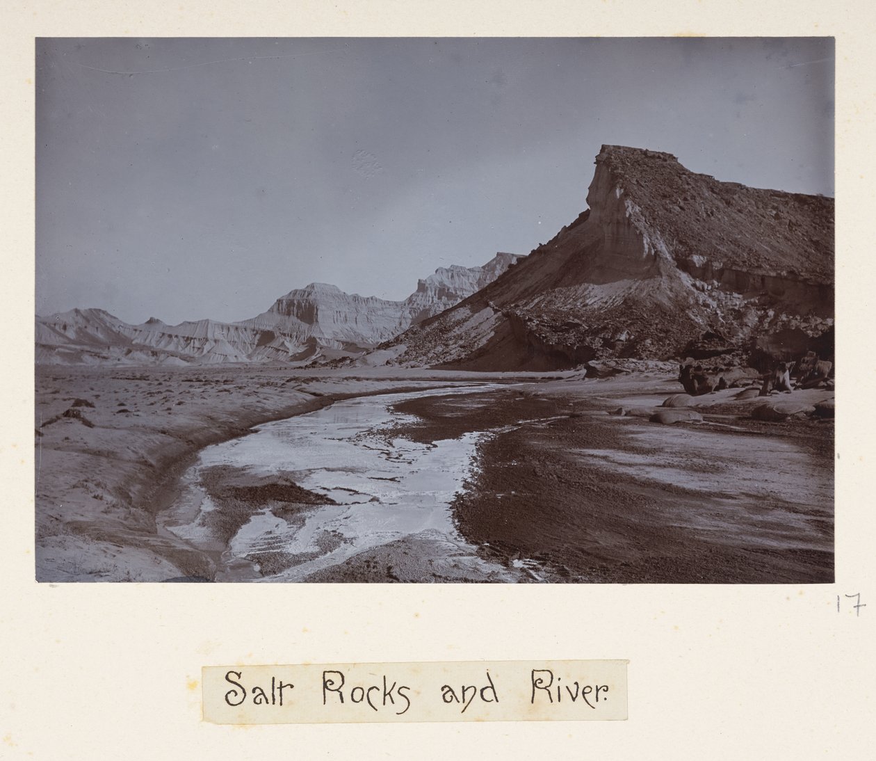 Salt Rocks and River, z „Fotografii z trasy Lorda Curzona w Zatoce Perskiej, listopad” autorstwa English Photographer