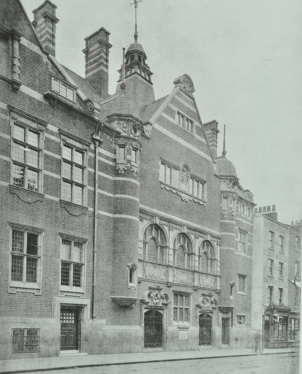 Łaźnie publiczne Shoreditch: zewnętrzne, 1898 autorstwa English Photographer