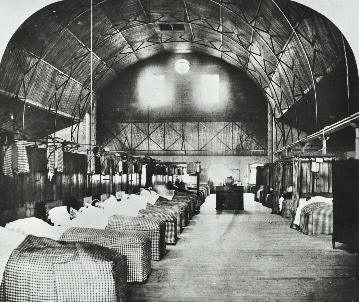 Szpital St Thomass: tymczasowy oddział w Surrey Gardens Music Hall, 1868 autorstwa English Photographer
