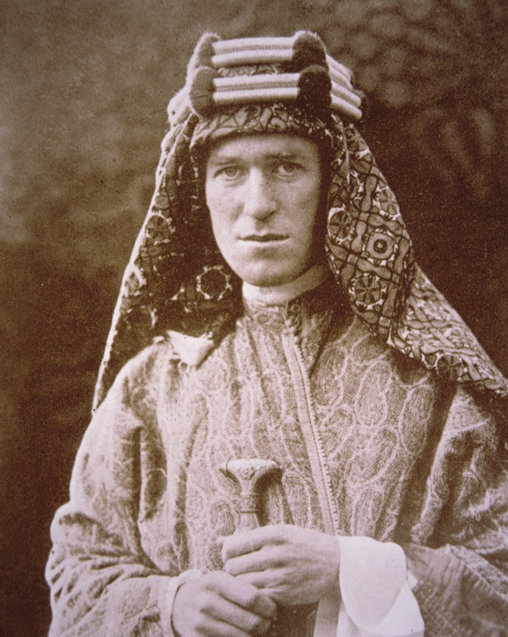 T.E. Lawrence w stroju arabskim podczas I wojny światowej, ok. 1914-18 (zdjęcie czarno-białe) autorstwa English Photographer