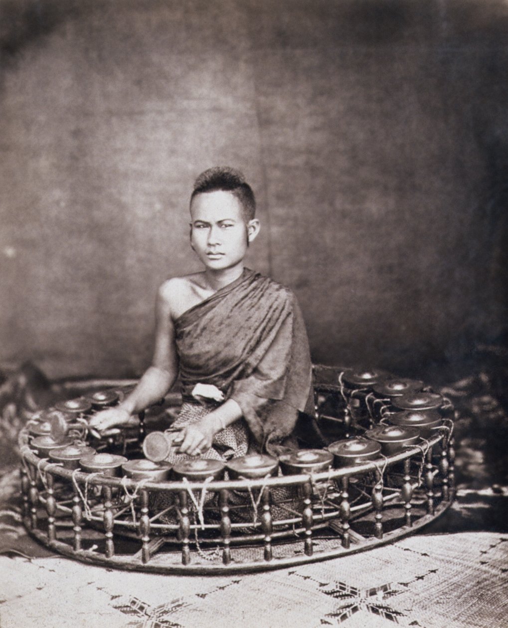 Tajski muzyk, c.1870 (druk albumowy) autorstwa English Photographer
