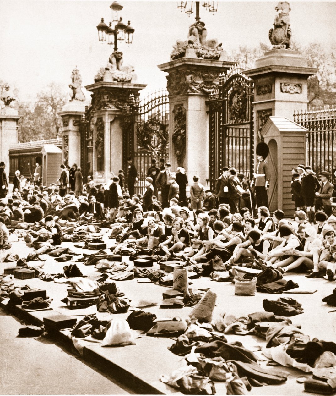 Święto Jubileuszu Dzieci, 1935 autorstwa English Photographer