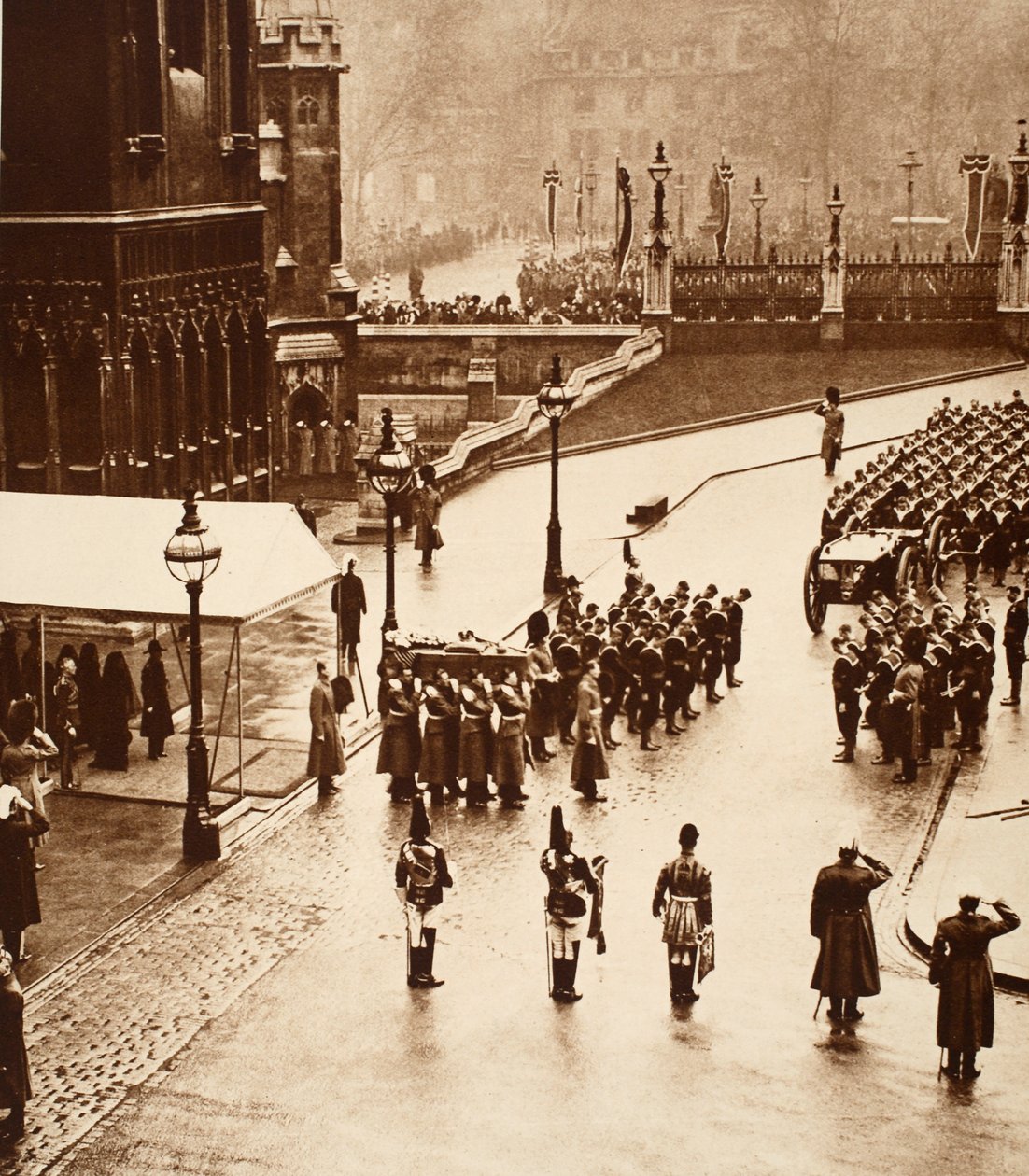 Formacja konduktu pogrzebowego w Westminster Hall, 1936 autorstwa English Photographer