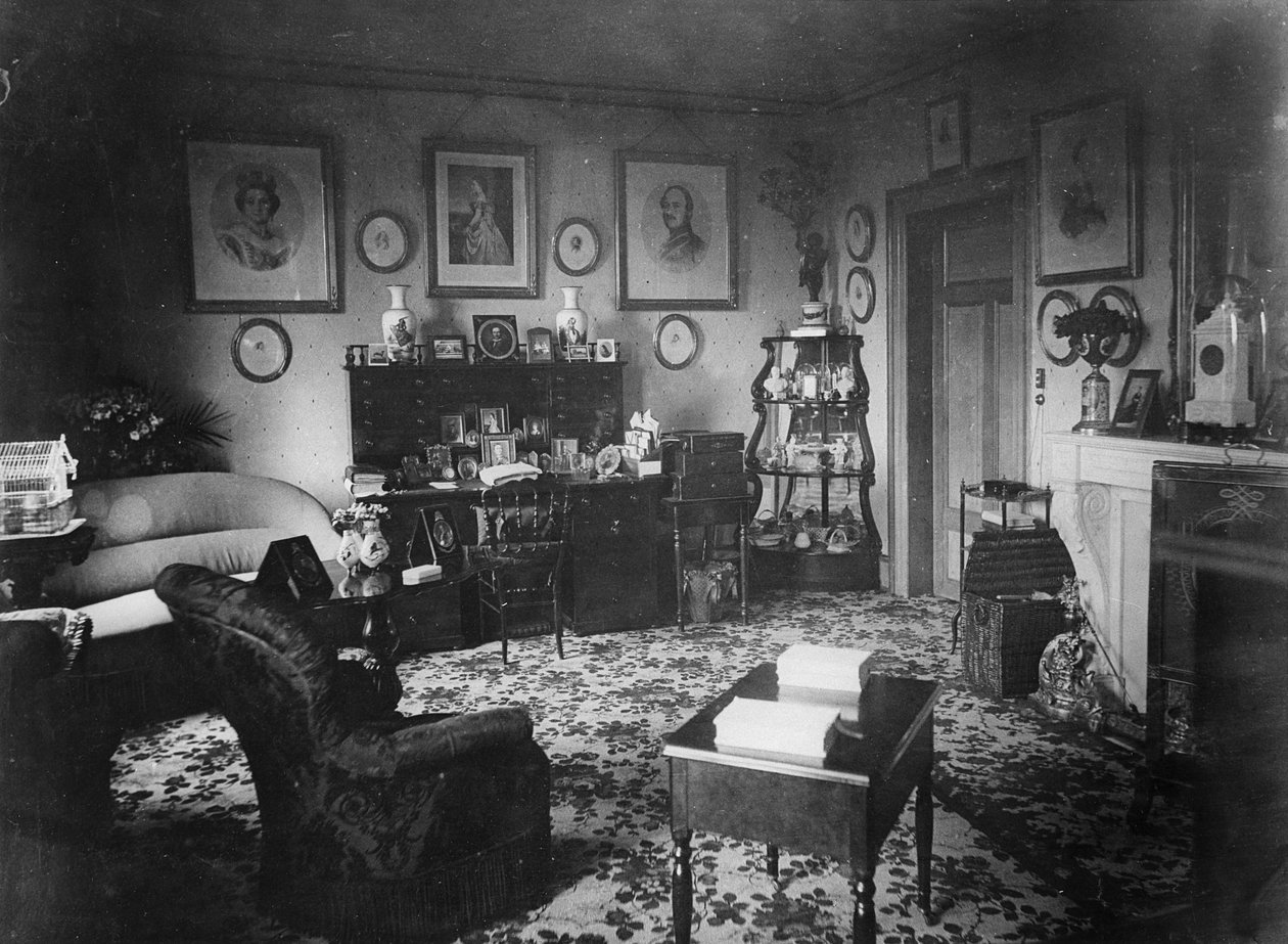 Salon Queens, Villa Hohenlohe, Baden-Baden, koniec lat 60. XIX wieku autorstwa English Photographer
