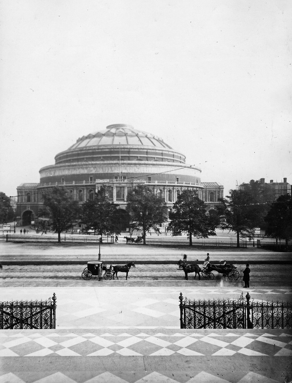 Royal Albert Hall, Londyn, ok. 1880 r. autorstwa English Photographer