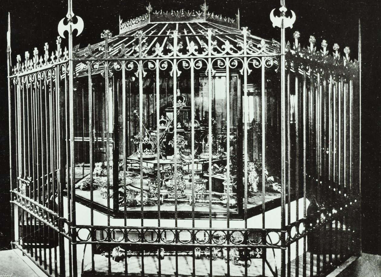 Tower of London, Tower Hill: klejnoty koronne, 1890 autorstwa English Photographer