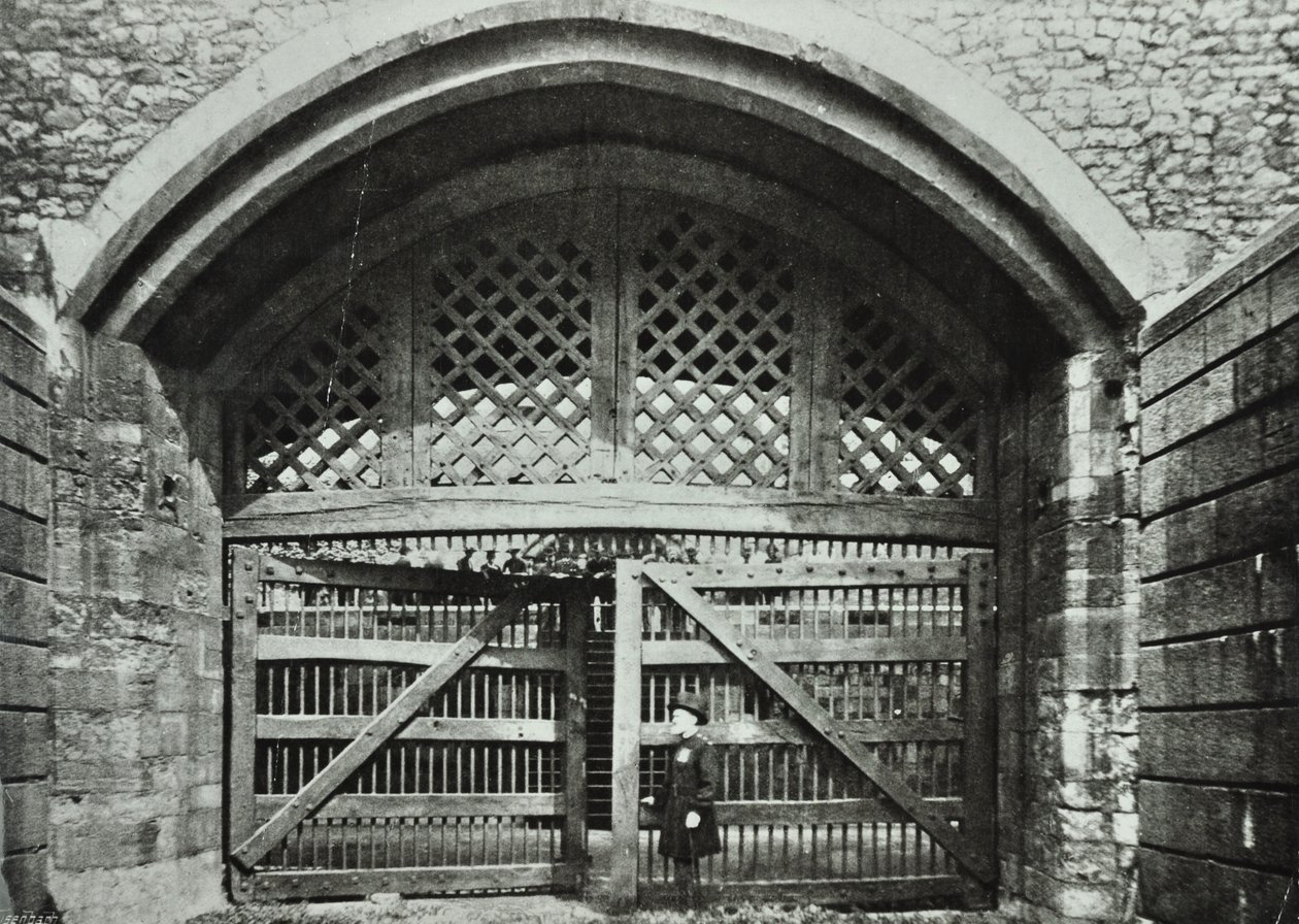 Tower of London, Tower Hill: Brama Zdrajców, 1890 autorstwa English Photographer