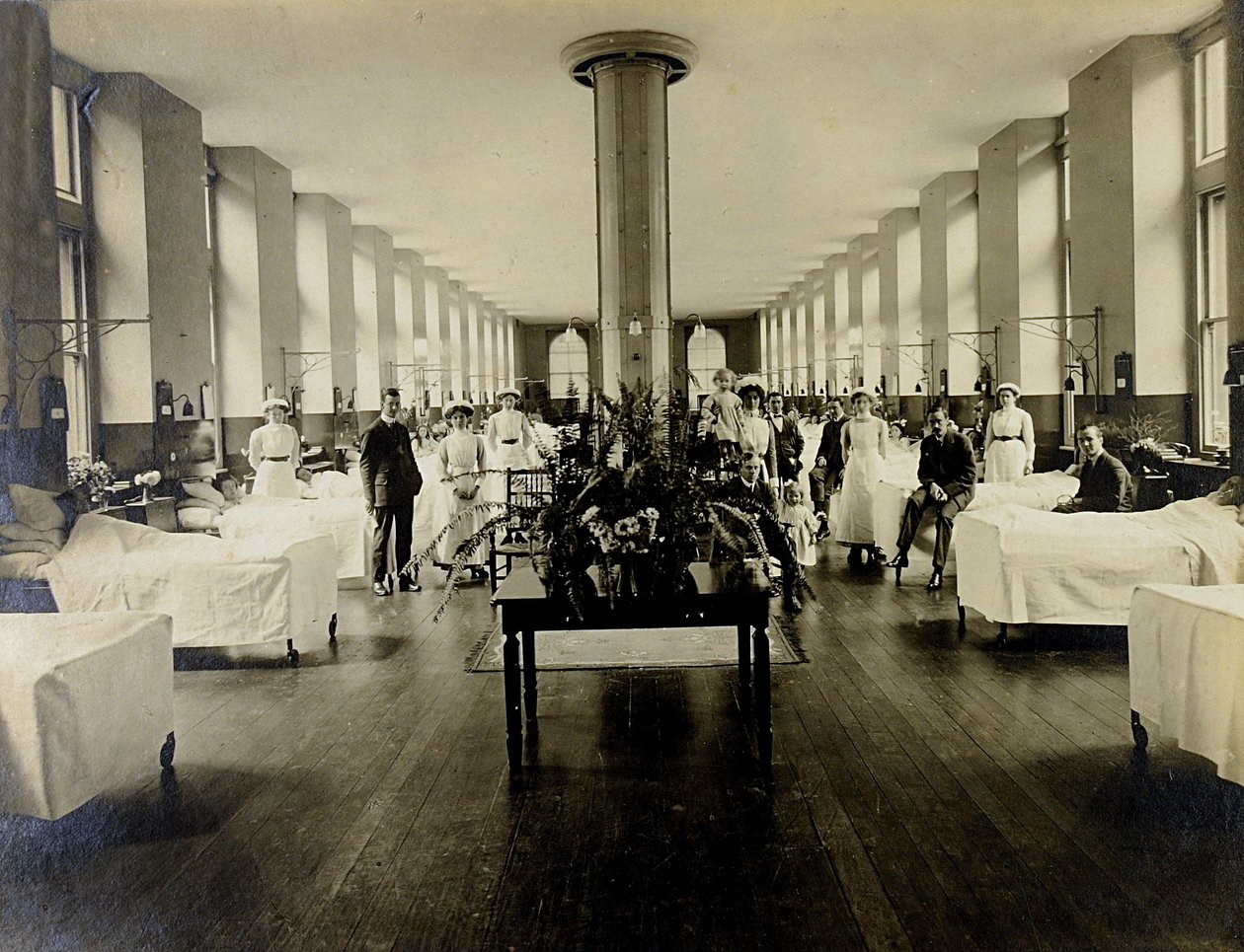Victoria Ward w szpitalu św. Tomasza w Londynie, ok. 1900 r autorstwa English Photographer