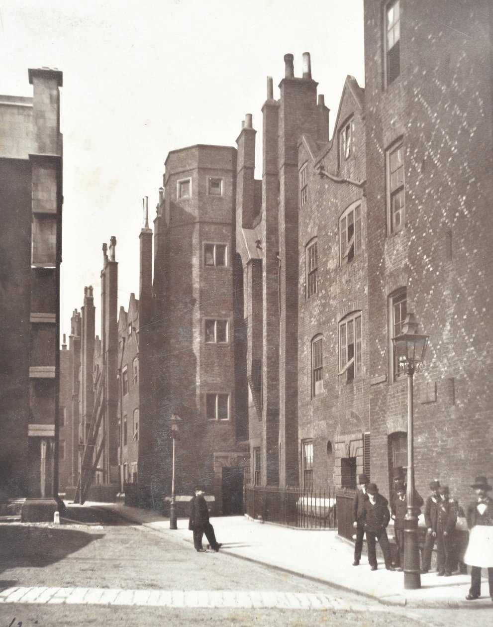 Widok Lincolns Inn Old Square, Londyn, 1876 autorstwa English Photographer