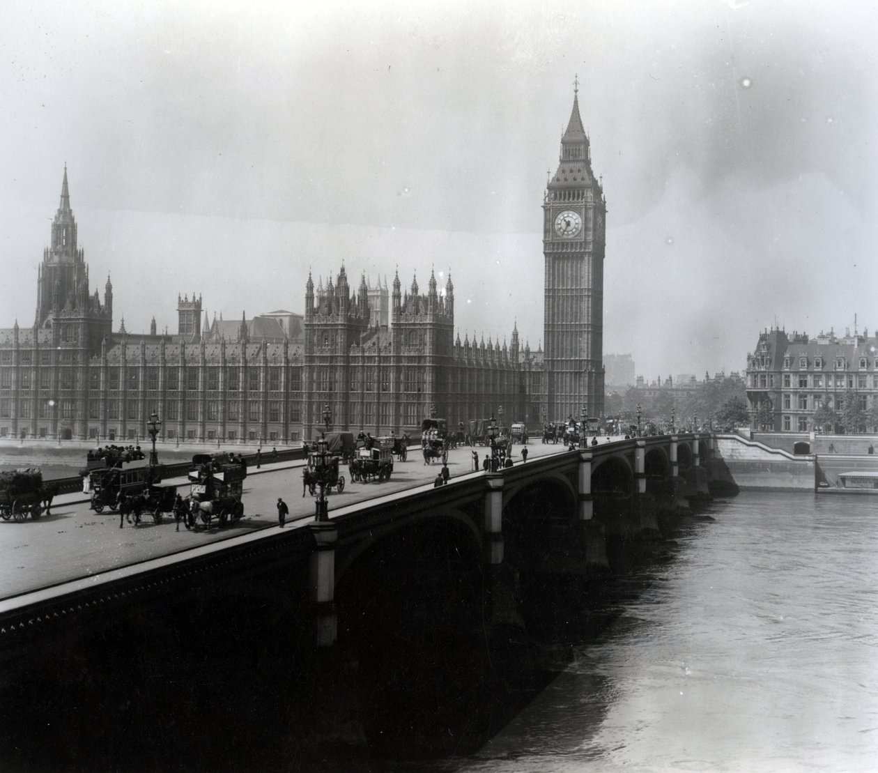 Widok na most Westminster Bridge i budynki Parlamentu autorstwa English Photographer