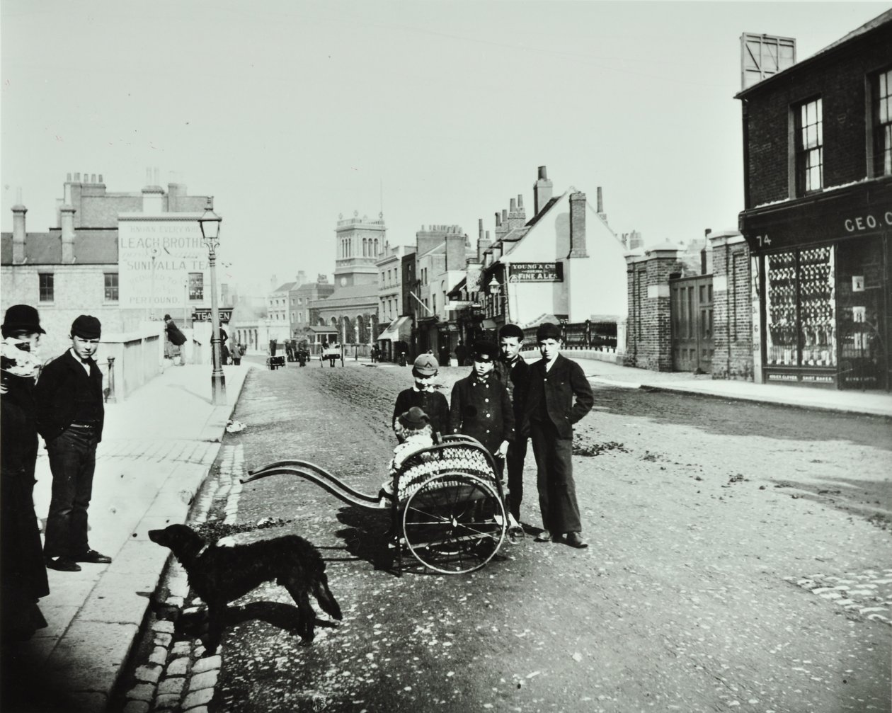 Wandsworth High Street: patrząc na zachód, 1890 autorstwa English Photographer