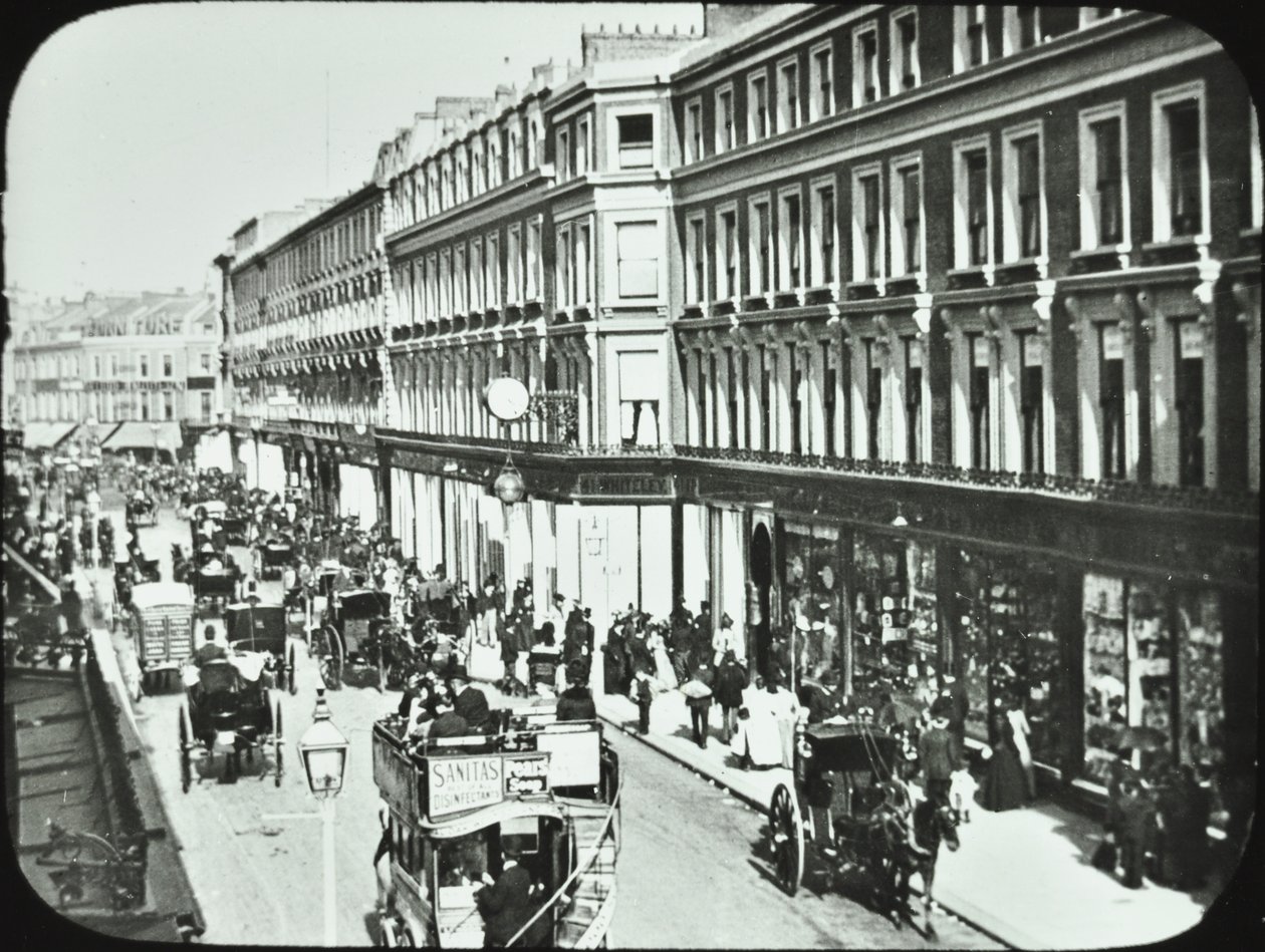 Whiteleys, Westbourne Grove, Westminster LB: patrząc na zachód, 1895 autorstwa English Photographer