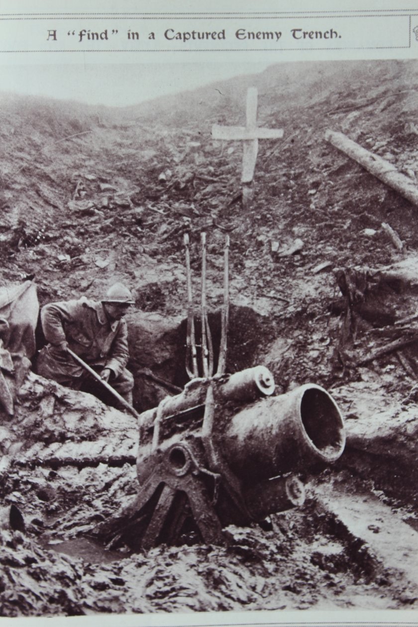 Znalezisko w schwytanym okopie wroga, 1914-18 autorstwa English School