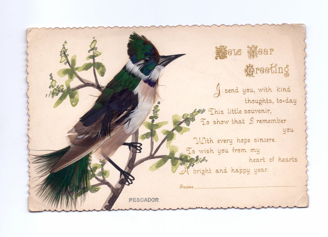 Kartka noworoczna z zimorodka wykonana z piór zawieszona na ręcznie malowanym drzewie, ok. 1900 r. autorstwa English School