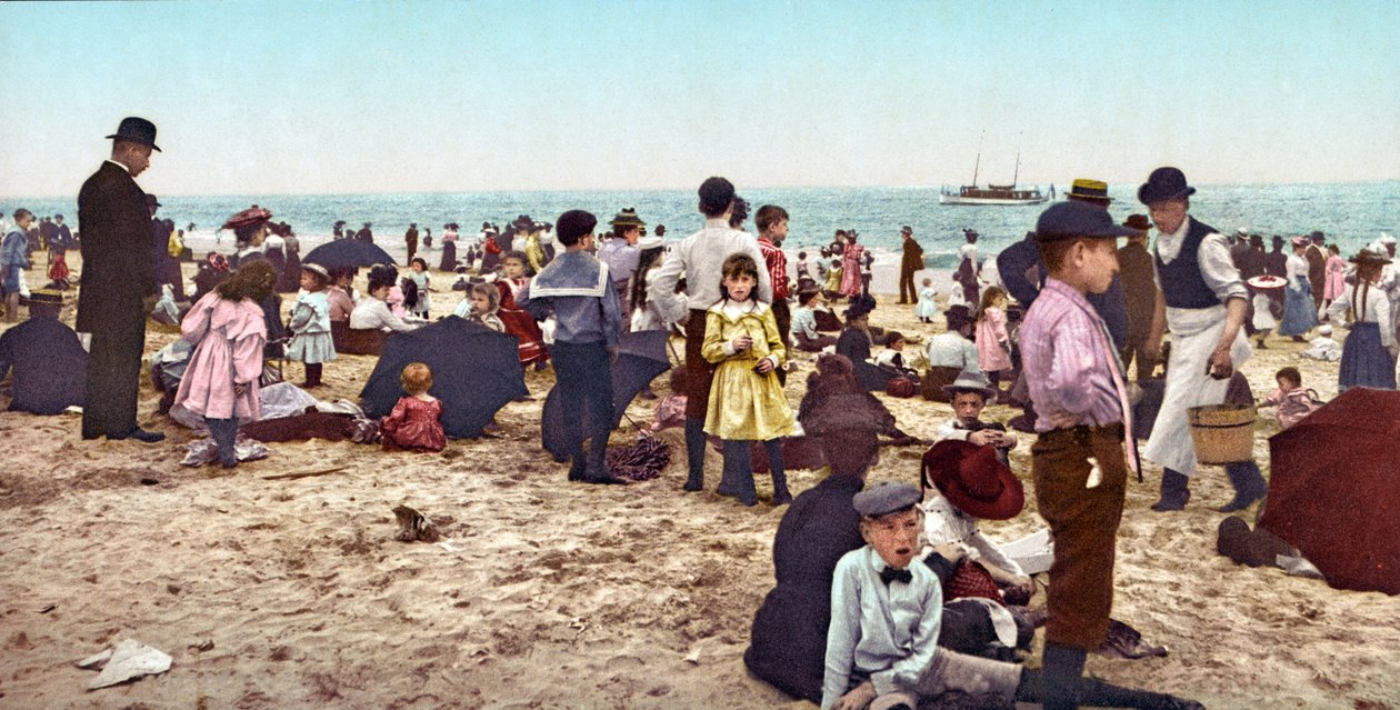 Scena na plaży (zdjęcie ręcznie kolorowane) autorstwa English School