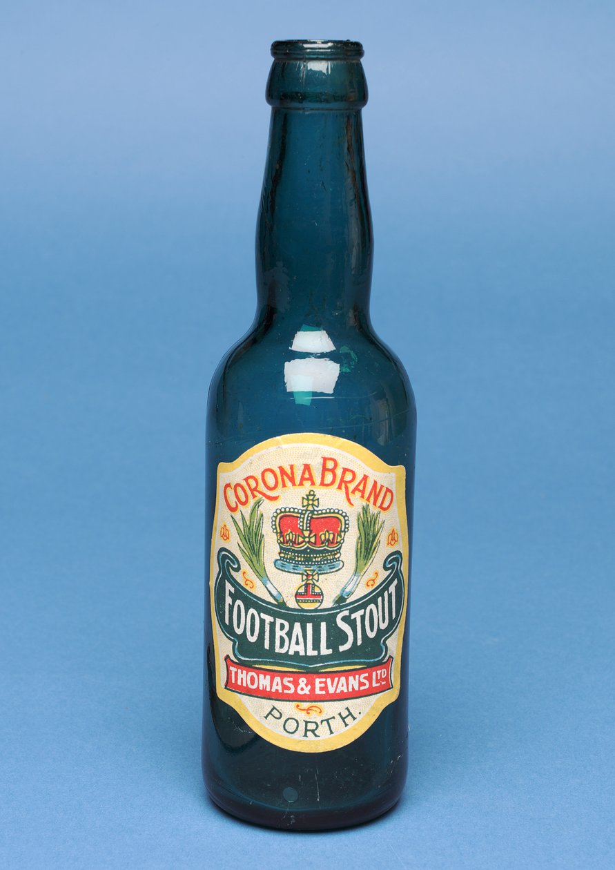 Butelka Corona Football Stout autorstwa English School