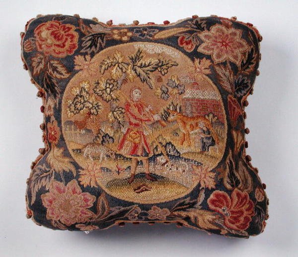 Poduszka, haftowana w petit point, przedstawiająca pasterza w pejzażu (tekstylia) autorstwa English School