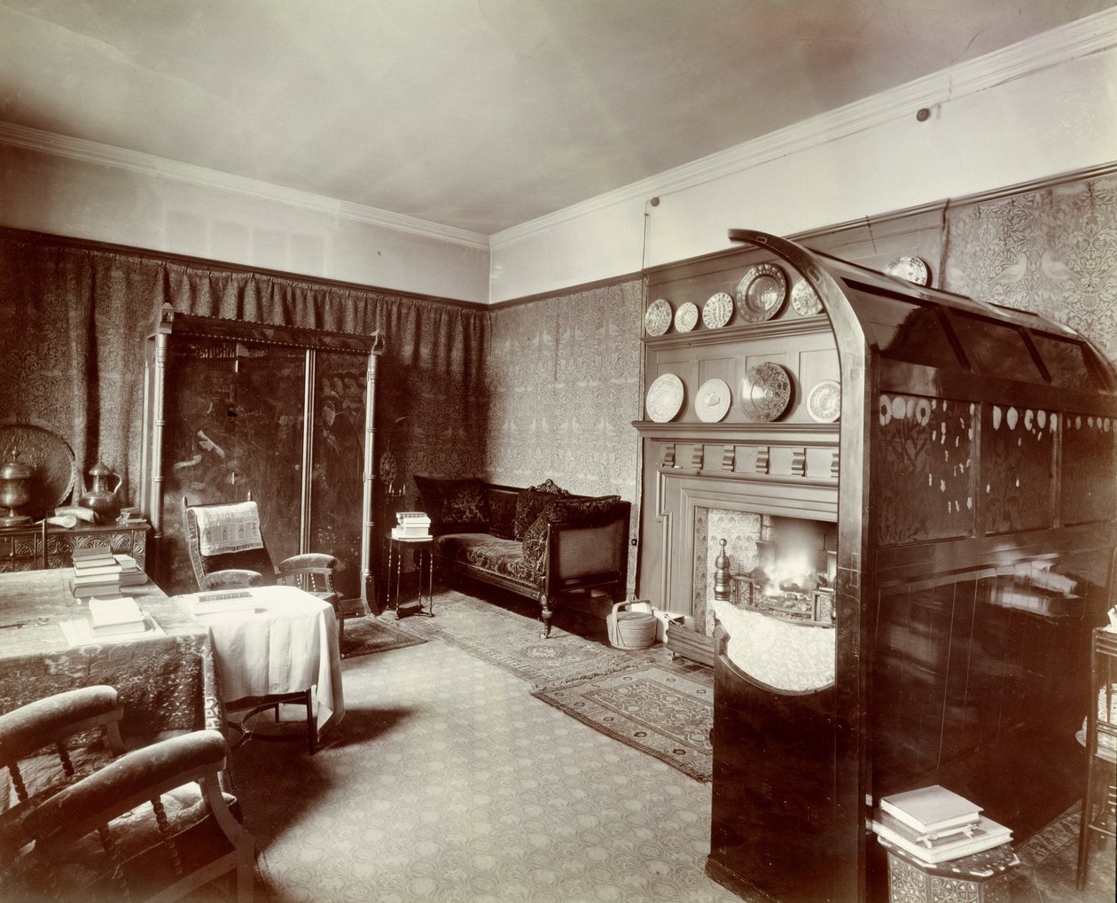 Salon, Kelmscott House, Londyn, 1896 autorstwa English School