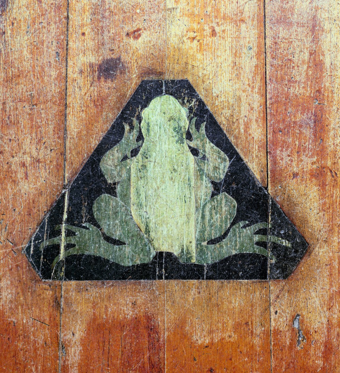Żaba, oznaczenie miejsca Faradays Froggery, Dorian Workshop, początek lat 30. (inkrustowane drewno) autorstwa English School