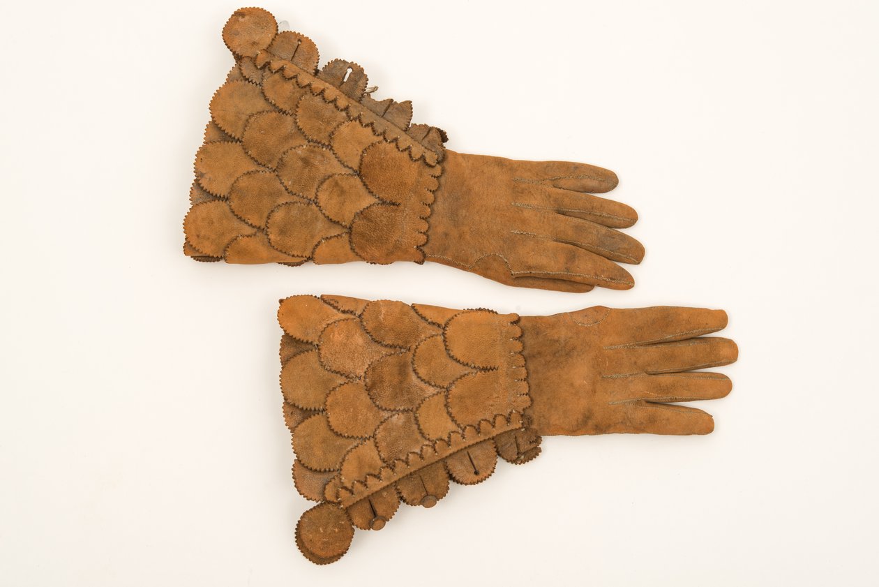Męskie pancerne rękawice, ok. 1600-50 (gruba, płowa skóra) autorstwa English School